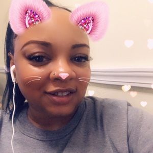 Meet your Posher, Roxanne